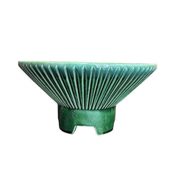 UPCO USA Green Round Fluted Pottery Fruit Bowl Planter - Picture 1 of 5